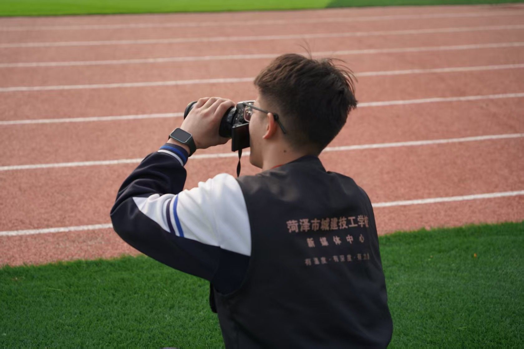 拿相机拍照